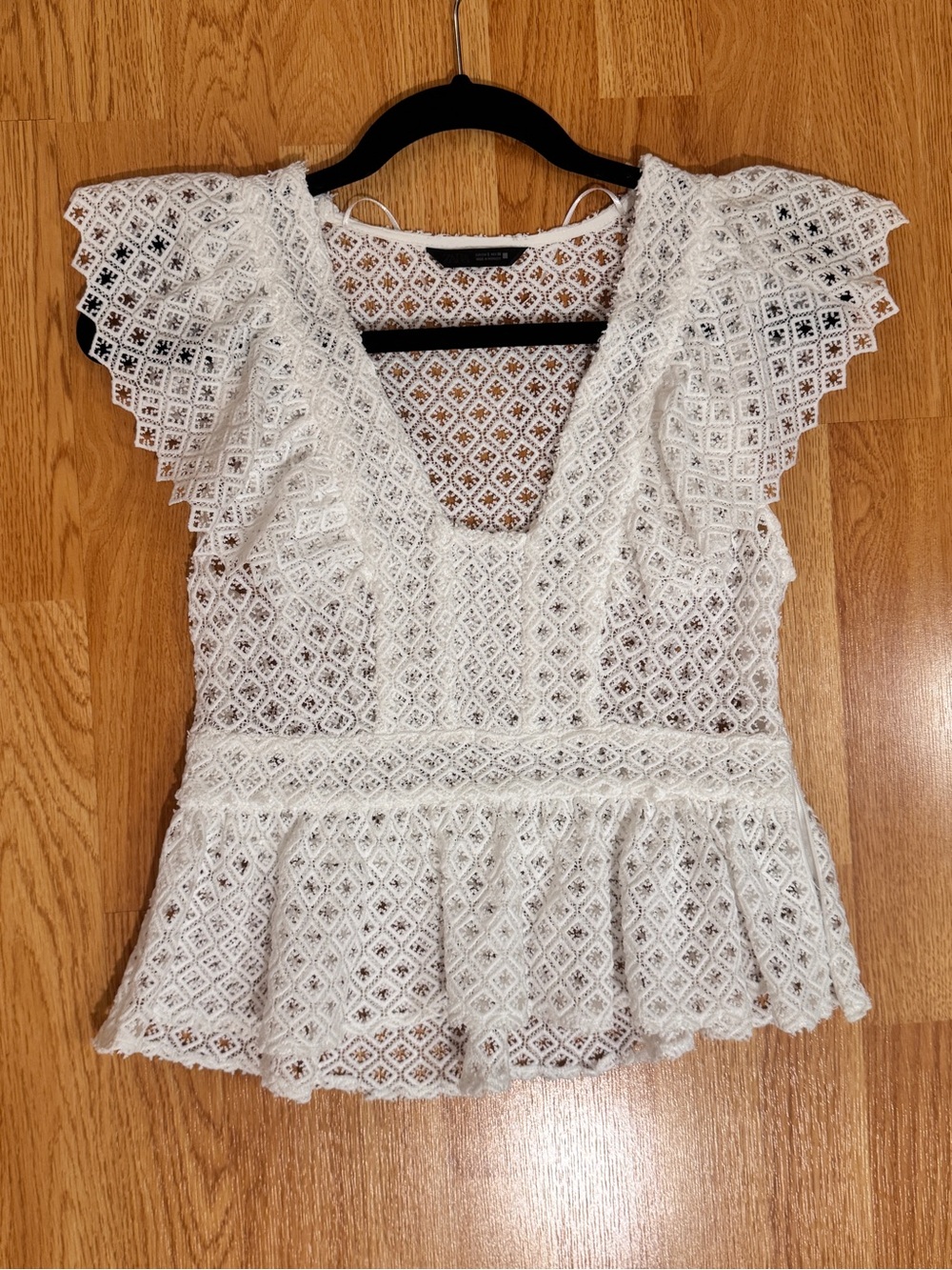 NWOT Zara Women’s White Crochet Lace Flutter Sleeve Peplum Top/Blouse- S